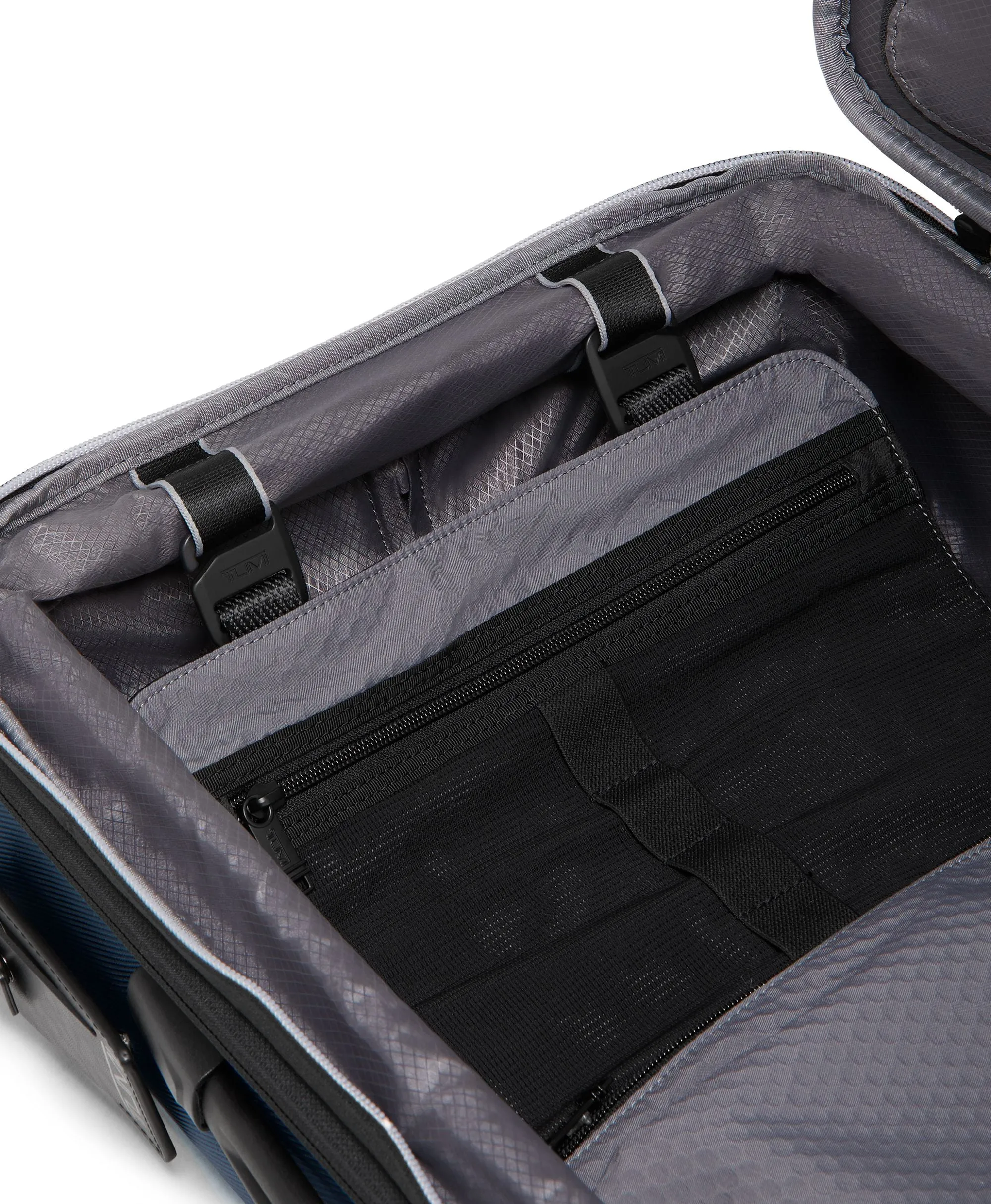 AEROTOUR International Expandable 4 Wheeled Carry-On