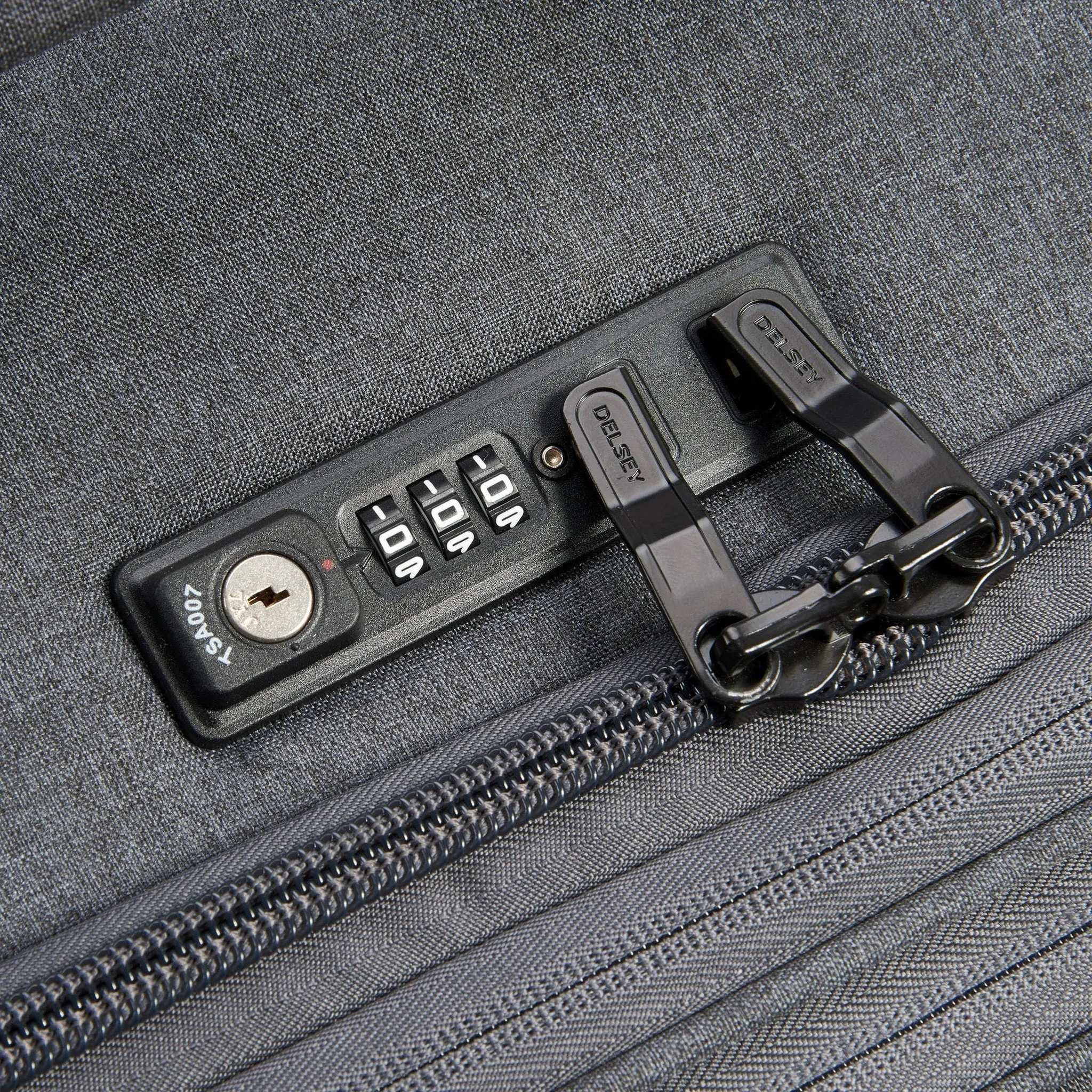 Delsey Maubert 2.0 28" Expandable Spinner Upright