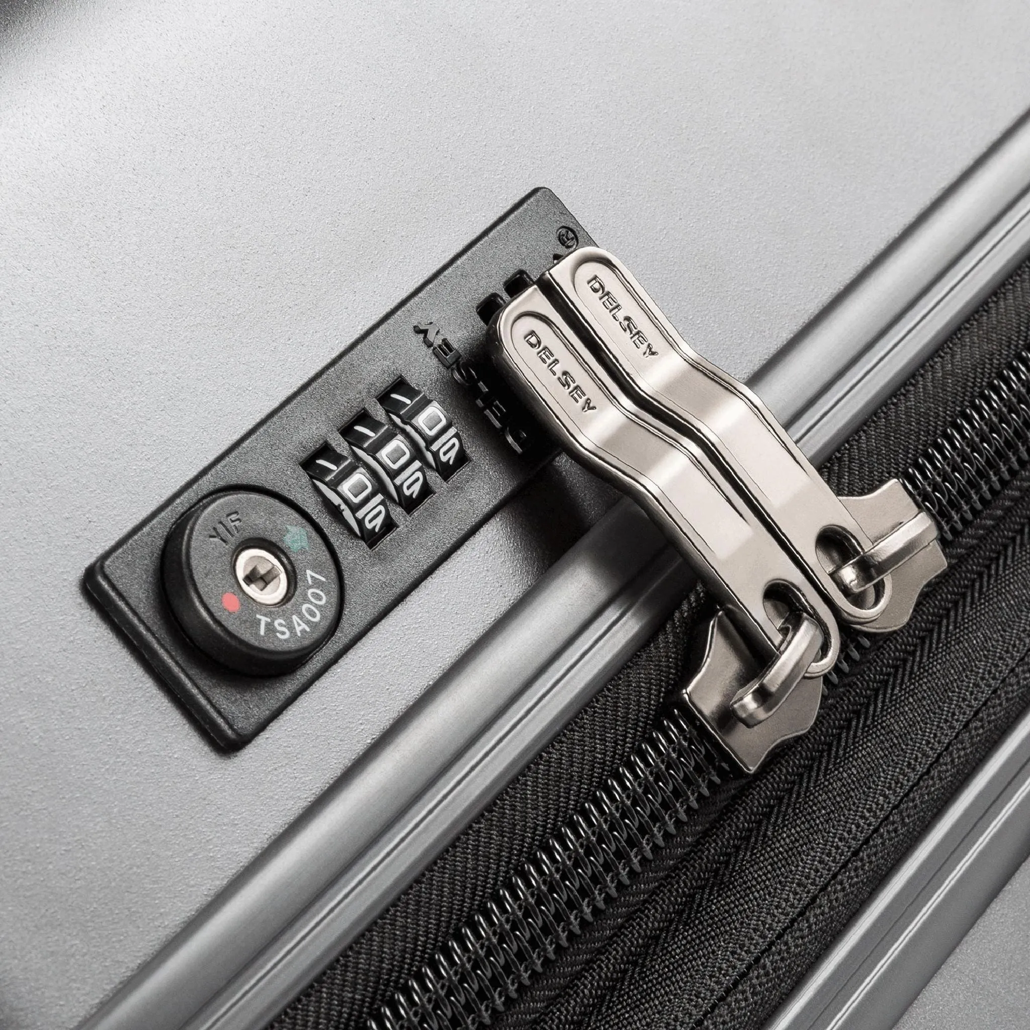 Delsey Titanium Large Expandable Spinner
