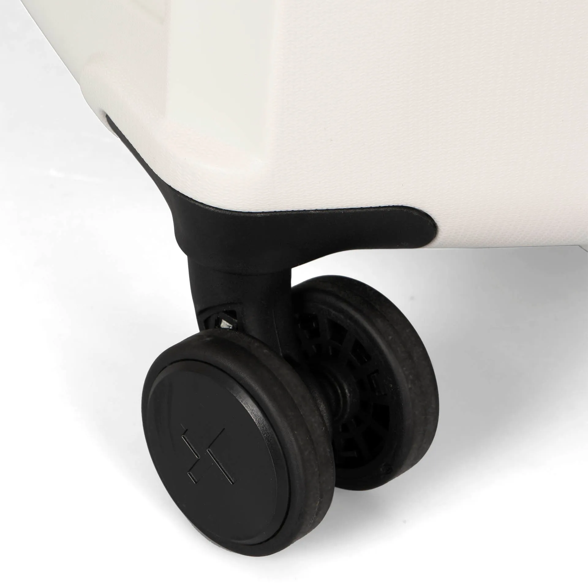 Dynamo Hardside 31" Luggage