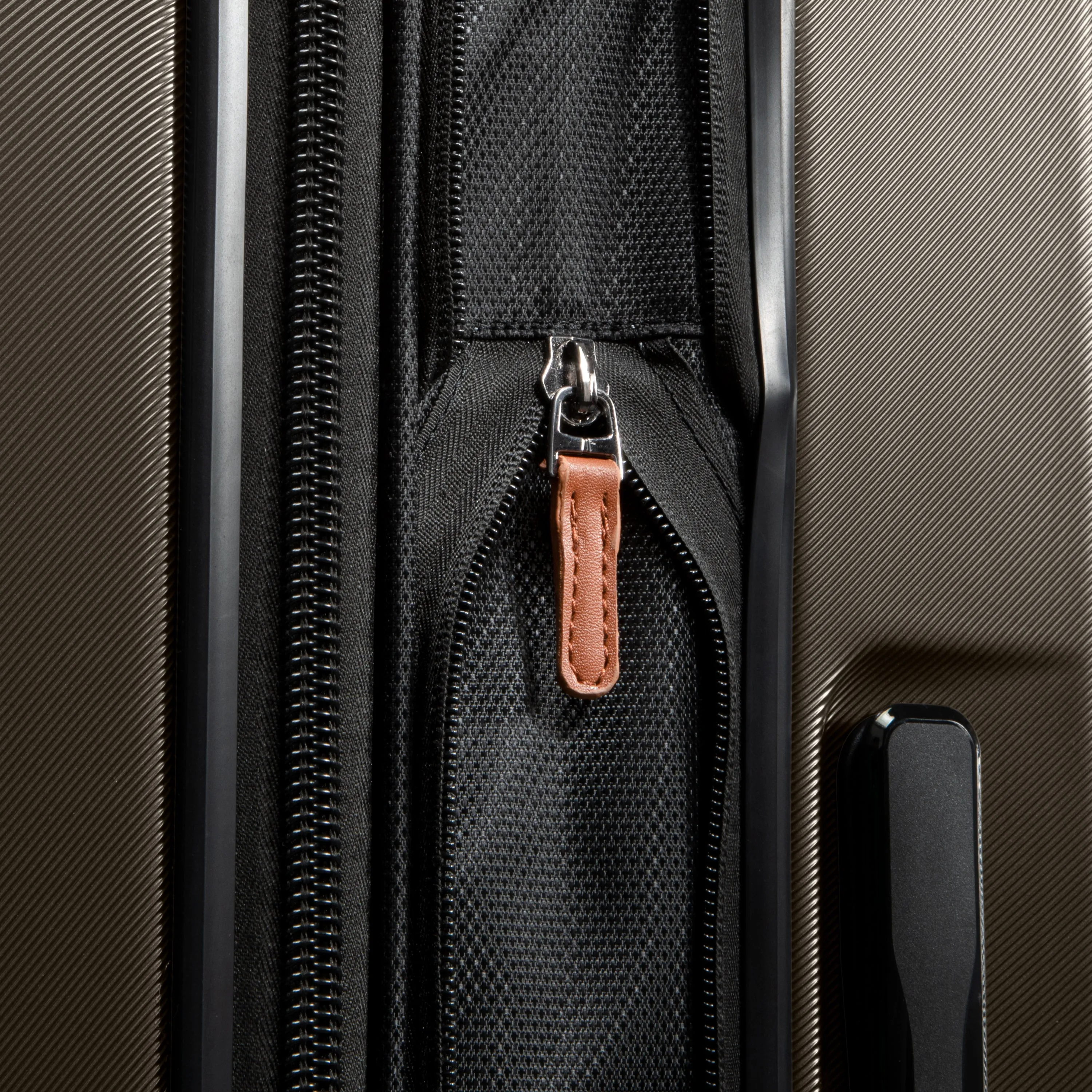 Ricardo Beverly Hills Montecito 2.0 Hardside Large Check-In Expandable Spinner Luggage