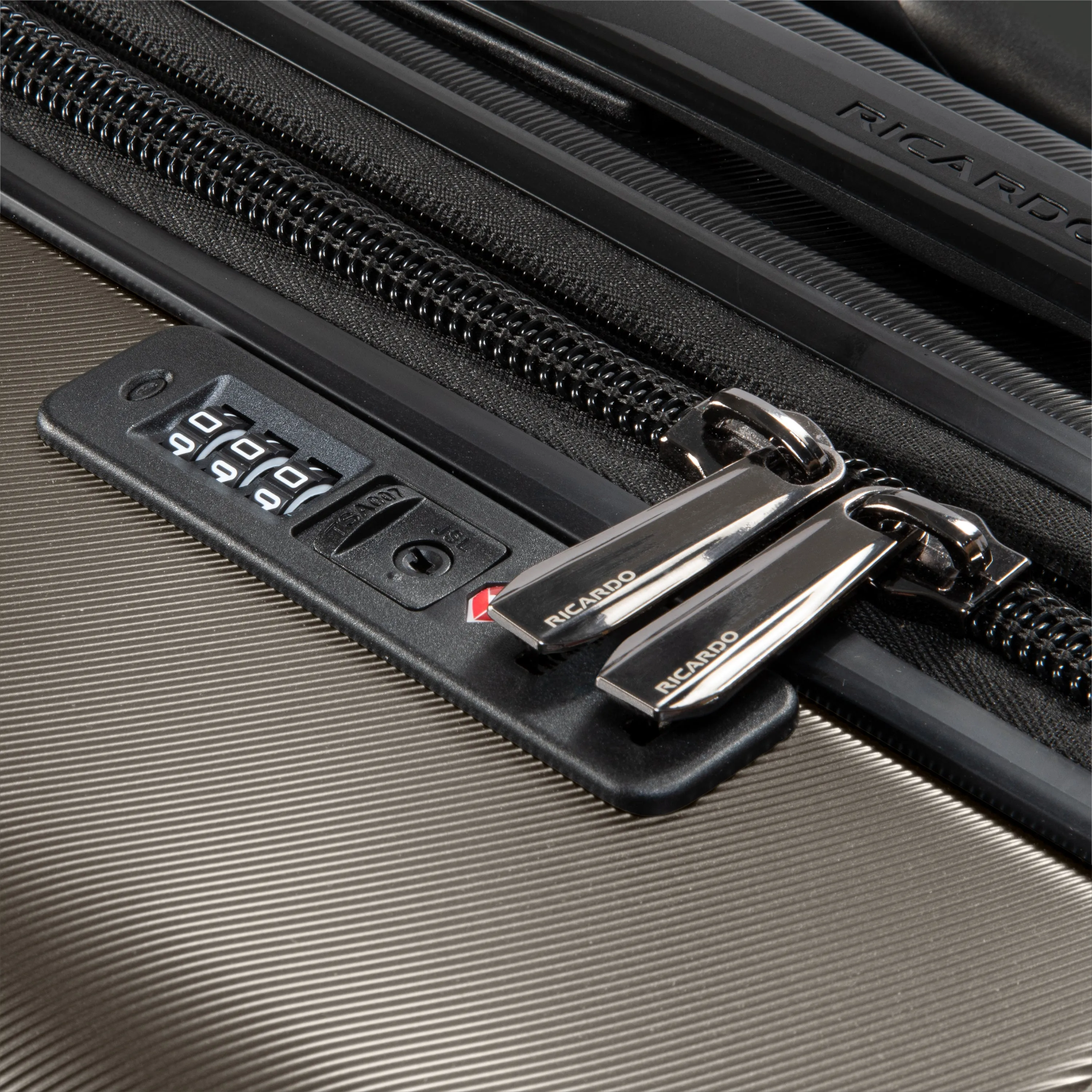 Ricardo Beverly Hills Montecito 2.0 Hardside Large Check-In Expandable Spinner Luggage