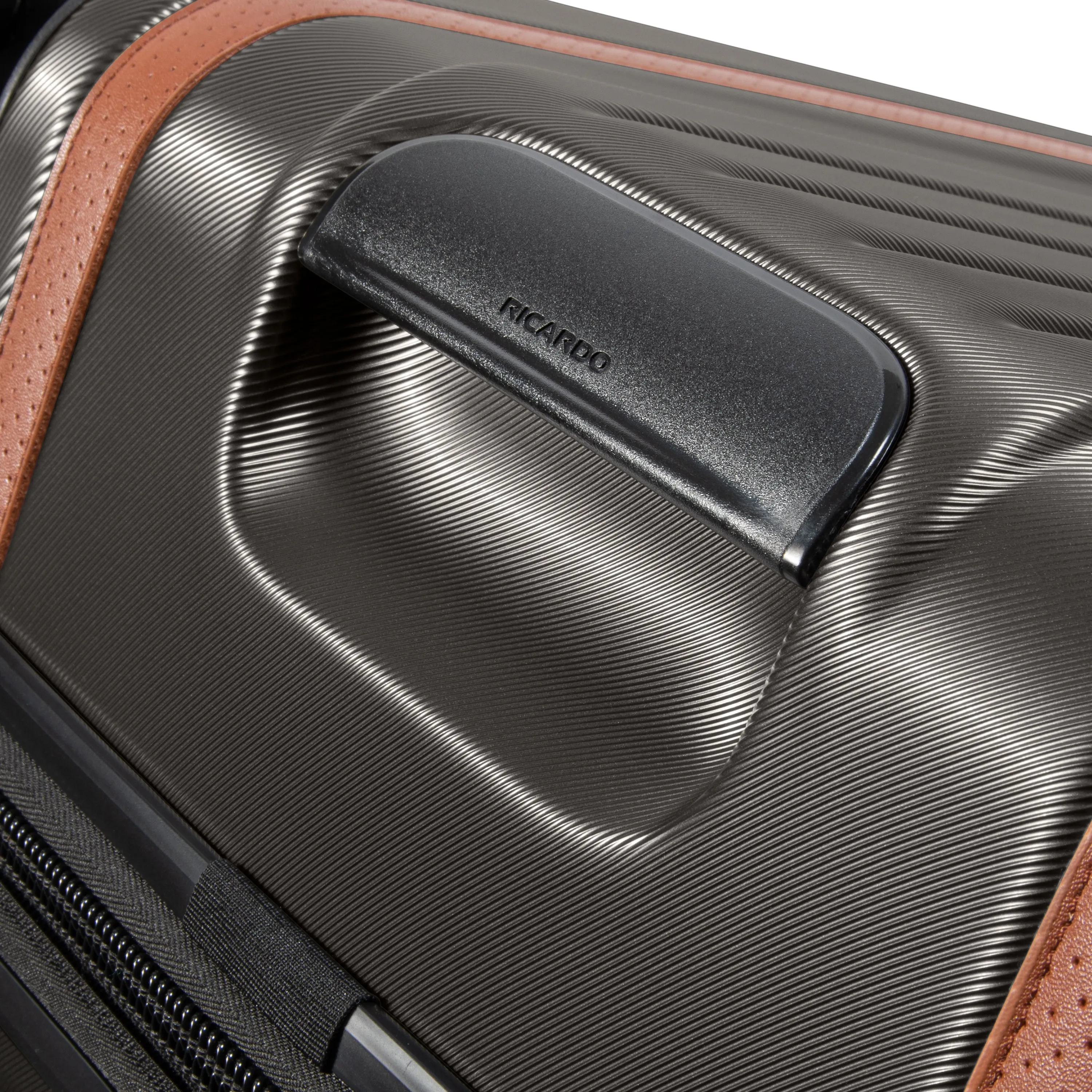 Ricardo Beverly Hills Montecito 2.0 Hardside Large Check-In Expandable Spinner Luggage