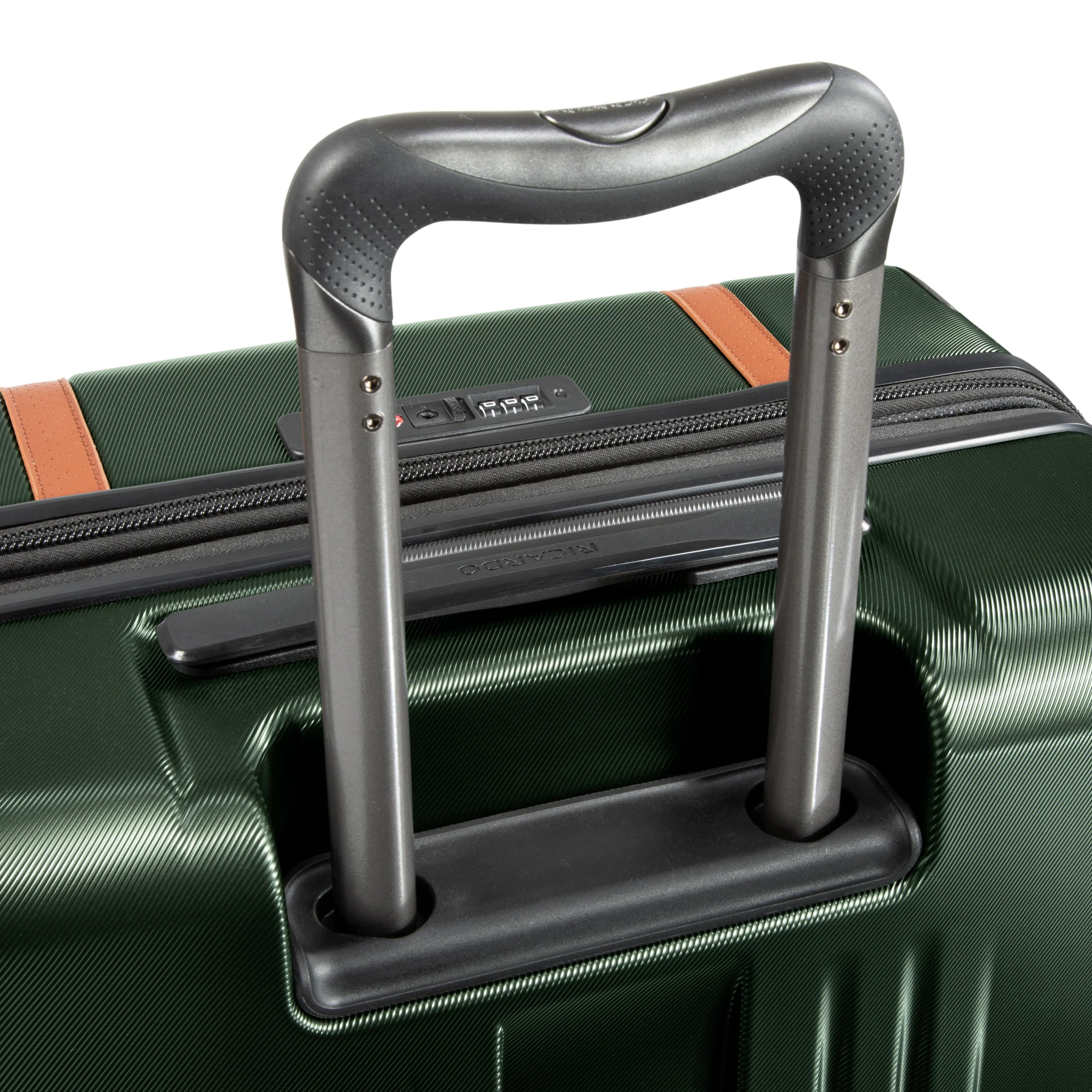 Ricardo Beverly Hills Montecito 2.0 Hardside Large Check-In Expandable Spinner Luggage