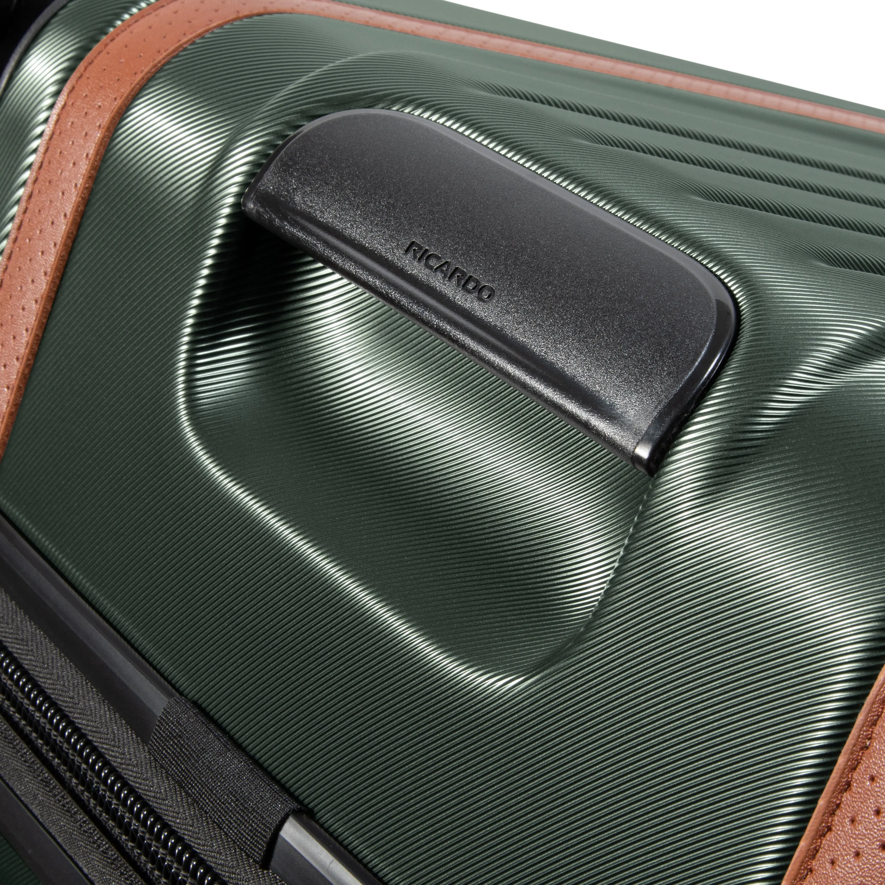 Ricardo Beverly Hills Montecito 2.0 Hardside Large Check-In Expandable Spinner Luggage