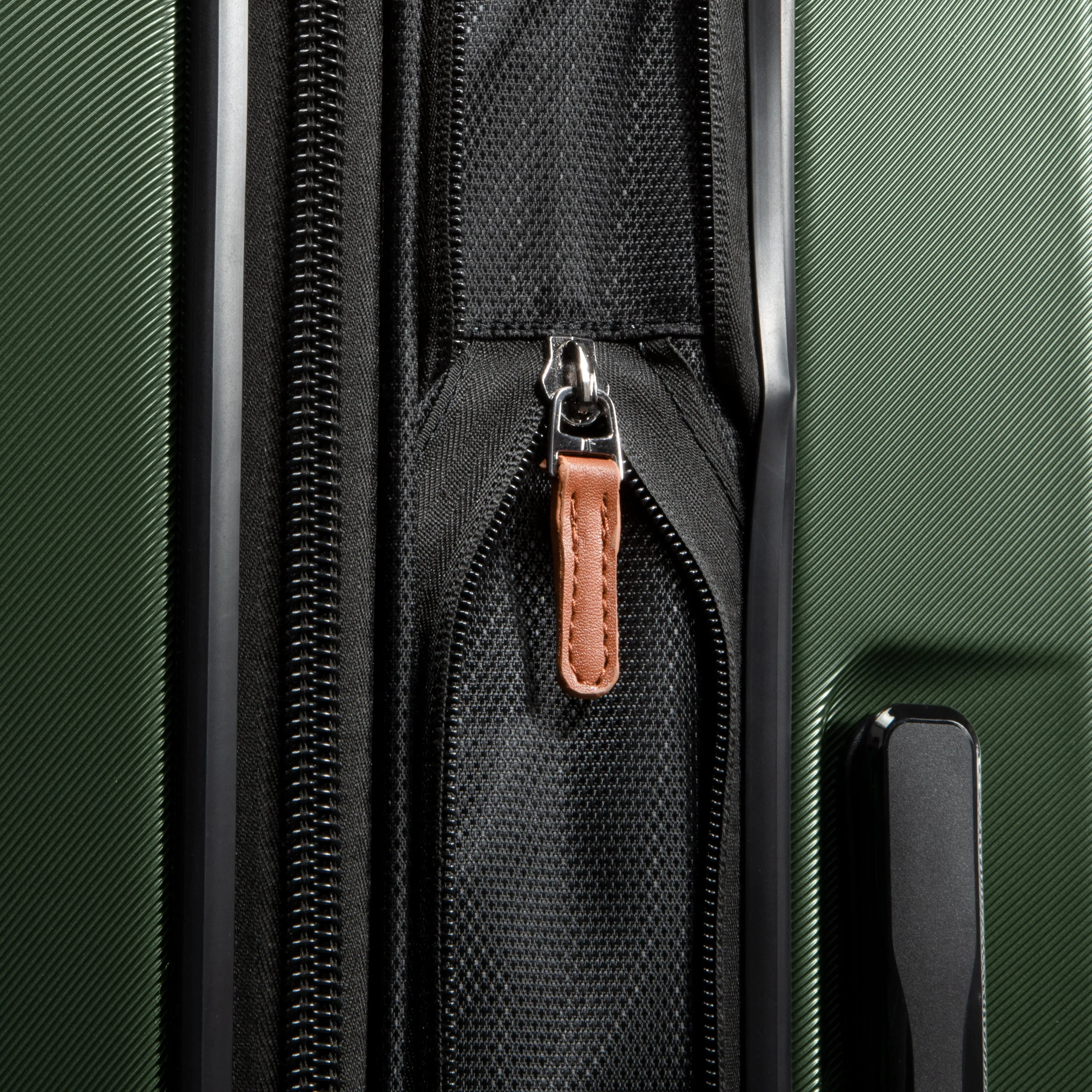 Ricardo Beverly Hills Montecito 2.0 Hardside Large Check-In Expandable Spinner Luggage