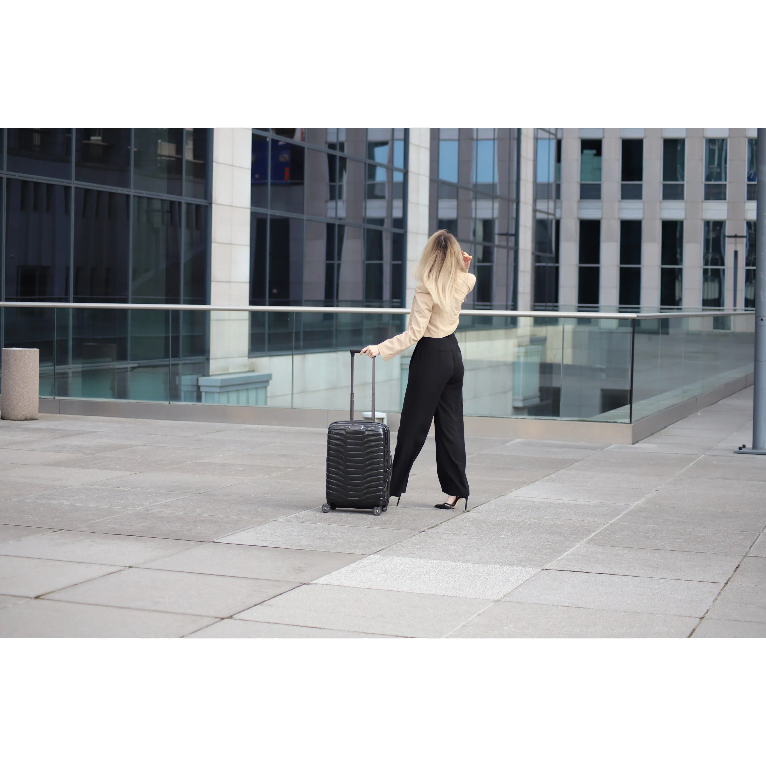 Samsonite Proxis Expandable Spinner Carry-On Luggage