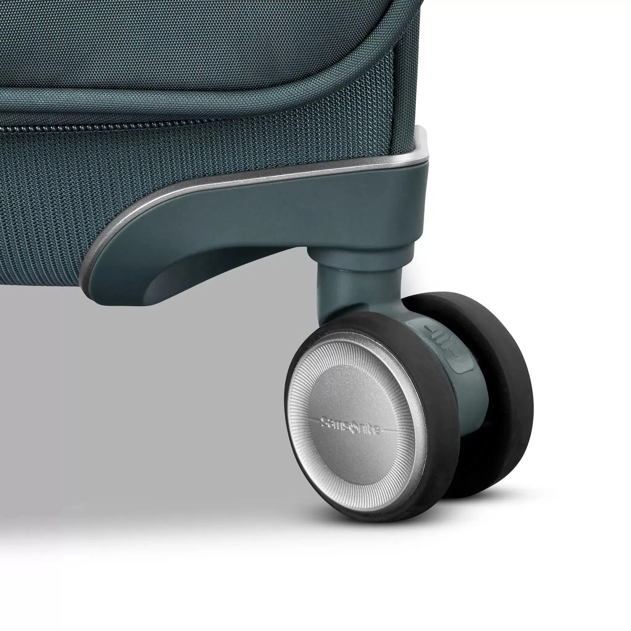 Samsonite Silhouette 18 Softside Medium Expandable Spinner
