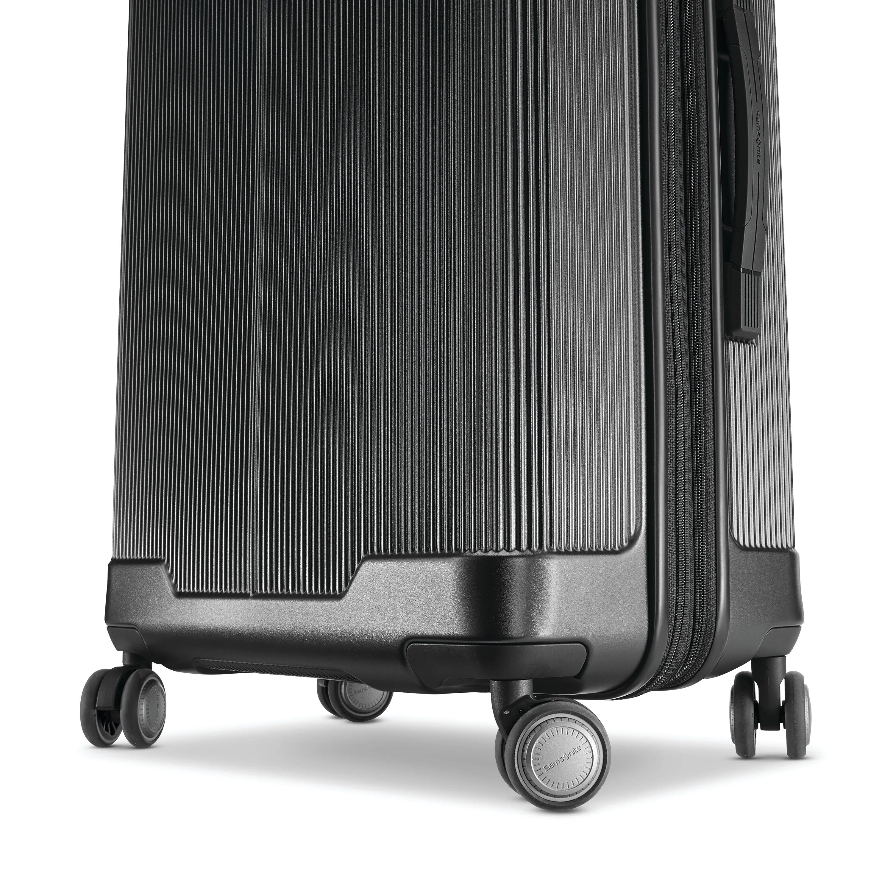 Silhouette 17 Medium Hardside Spinner