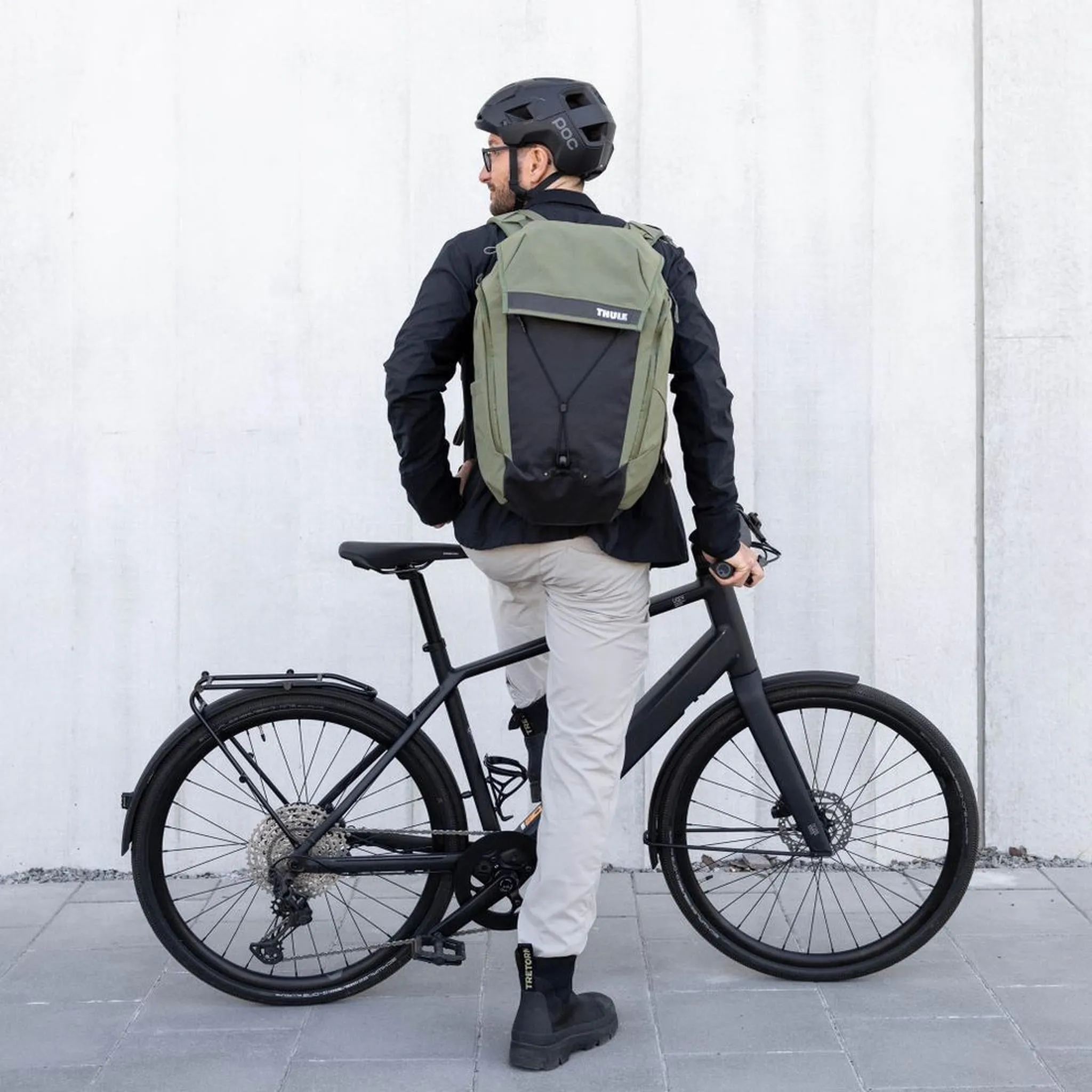 Thule Luggage Paramount Commuter Backpack 28L