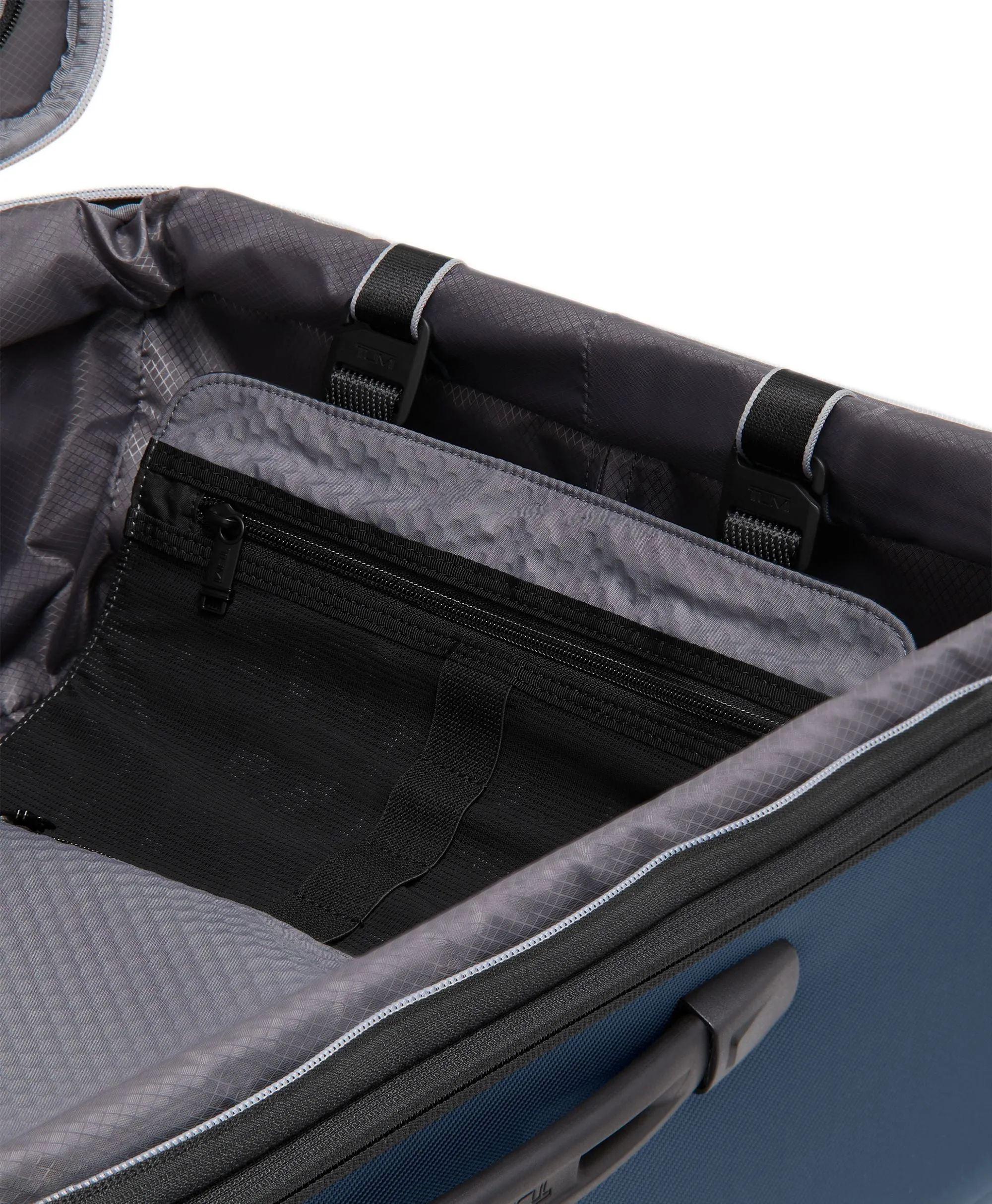 Tumi Aerotour Short Trip Expandable 4 Wheeled Packing Case Medium Luggage